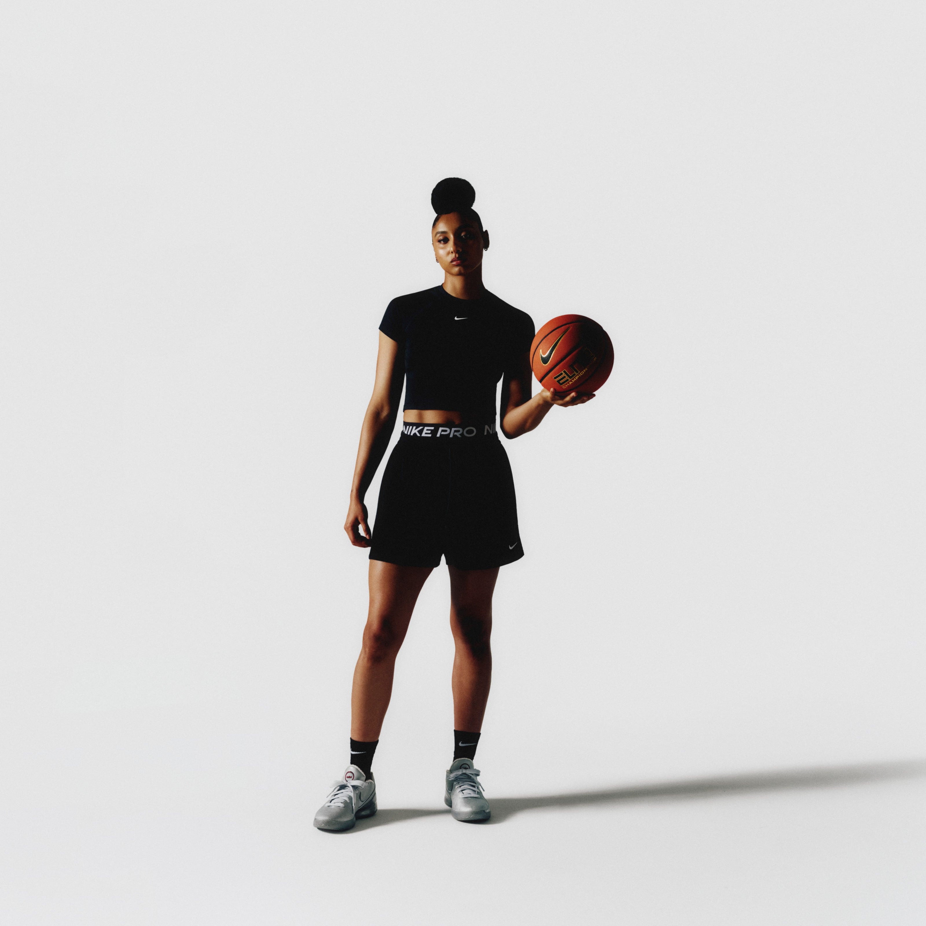 jujuページ JuJu Watkins Leads Initiative in the Game - WORLDWIDEWEST